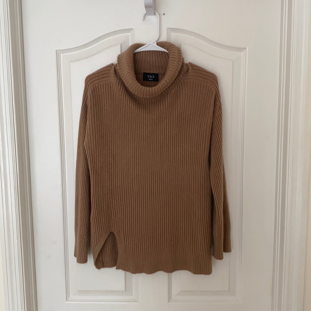 Vici turtleneck sweater size small
